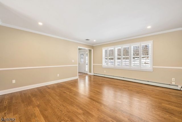 25 Alta Vista Dr, Ringwood Boro, NJ 07456