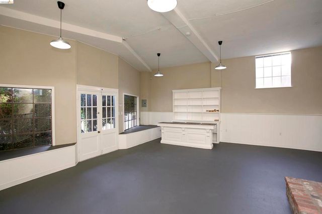 2946 Macarthur Blvd, Oakland, CA 94602