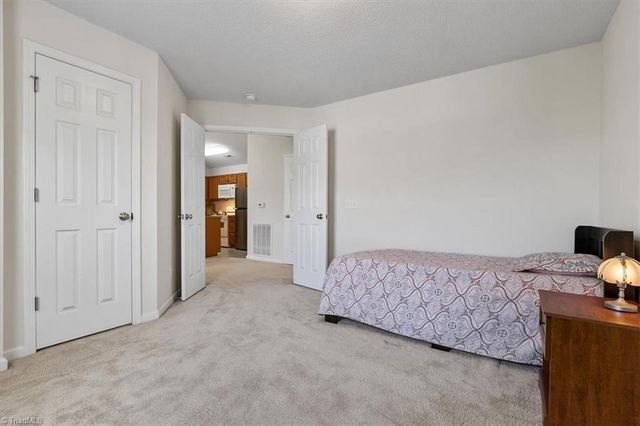 2600 Pennoak Way M, Greensboro, NC 27407