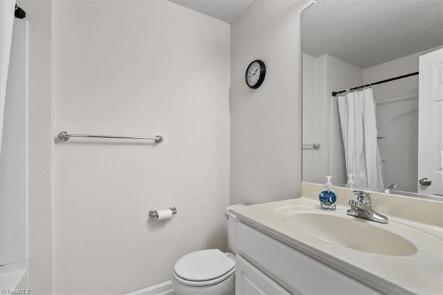2600 Pennoak Way M, Greensboro, NC 27407