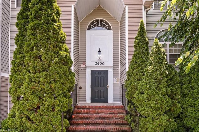 2600 Pennoak Way M, Greensboro, NC 27407