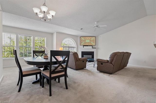 2600 Pennoak Way M, Greensboro, NC 27407