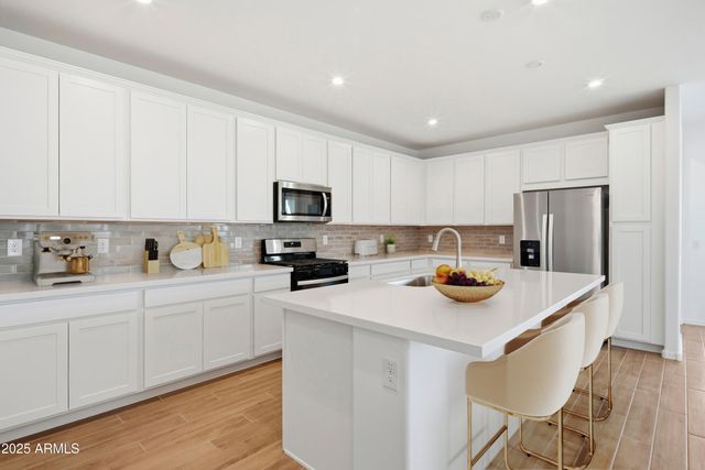 19014 W STELLA Avenue, Waddell, AZ 85355