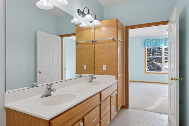 1009 Victoria Greens Boulevard, Victoria, MN 55386