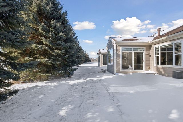 1009 Victoria Greens Boulevard, Victoria, MN 55386