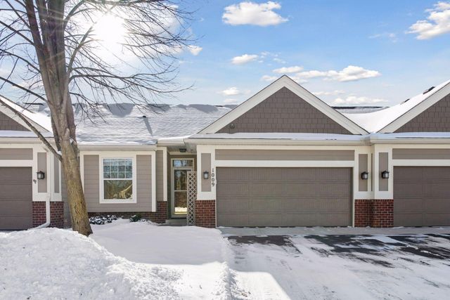 1009 Victoria Greens Boulevard, Victoria, MN 55386