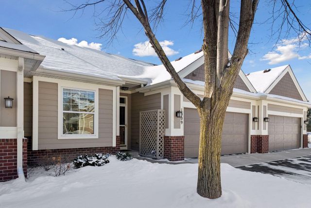 1009 Victoria Greens Boulevard, Victoria, MN 55386