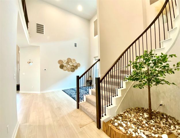 243 Kings Pine DR, Dripping Springs, TX 78620