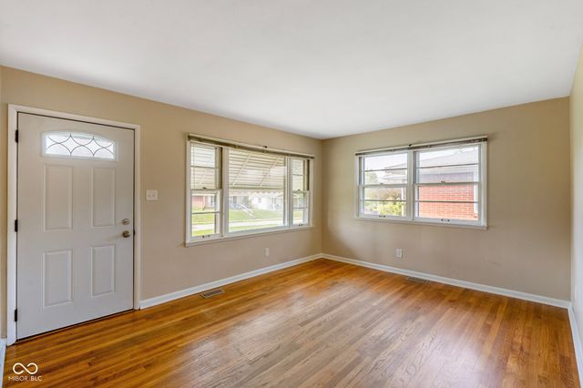 325 N 7th Avenue, Beech Grove, IN 46107