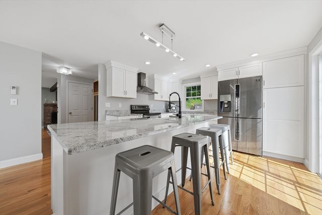 588 Main St, West Newbury, MA 01985