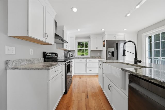 588 Main St, West Newbury, MA 01985
