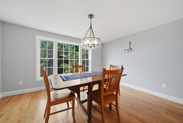 588 Main St, West Newbury, MA 01985