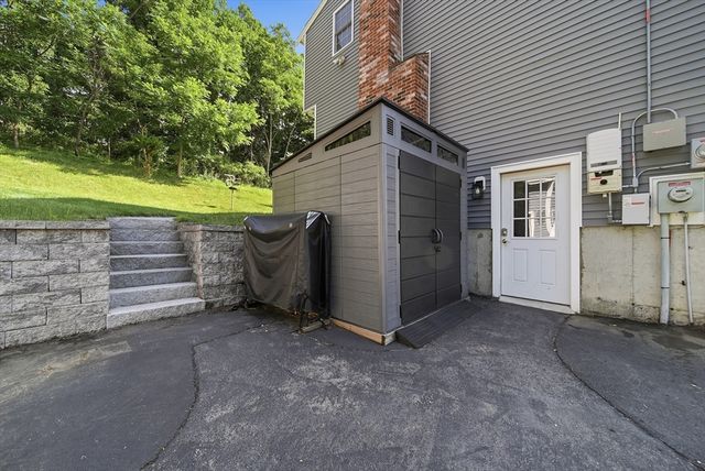 588 Main St, West Newbury, MA 01985