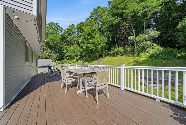 588 Main St, West Newbury, MA 01985