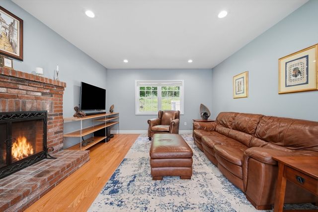 588 Main St, West Newbury, MA 01985