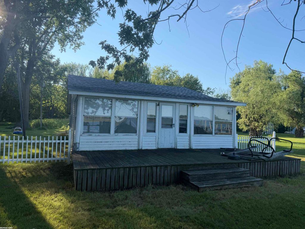 6540 Dickinson Island, Harsens Island, MI 48028