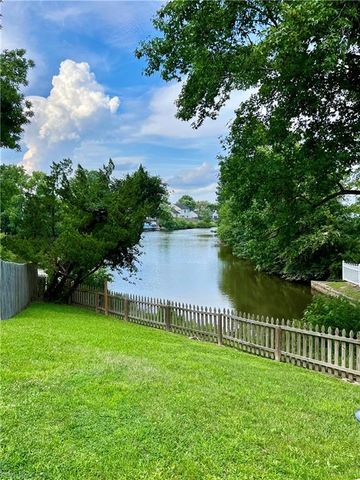 3325 Barberry LN, Virginia Beach, VA 23453