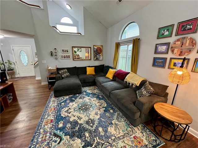 3325 Barberry LN, Virginia Beach, VA 23453