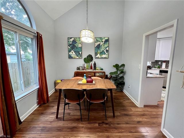 3325 Barberry LN, Virginia Beach, VA 23453