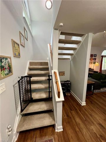 3325 Barberry LN, Virginia Beach, VA 23453