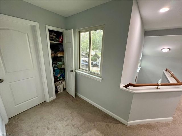 3325 Barberry LN, Virginia Beach, VA 23453