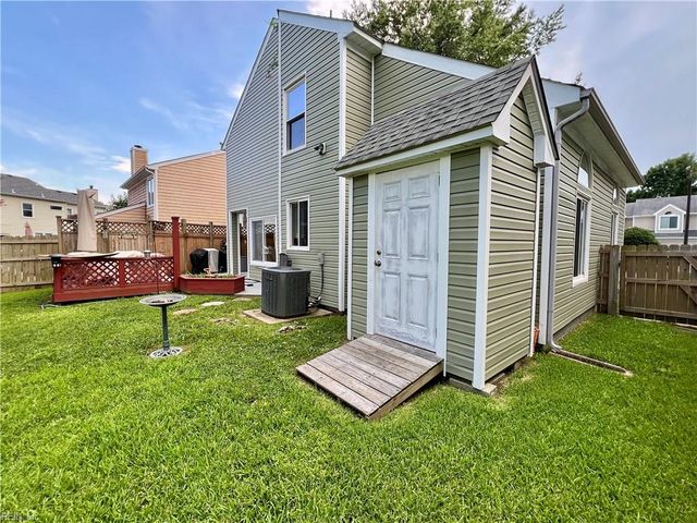 3325 Barberry LN, Virginia Beach, VA 23453