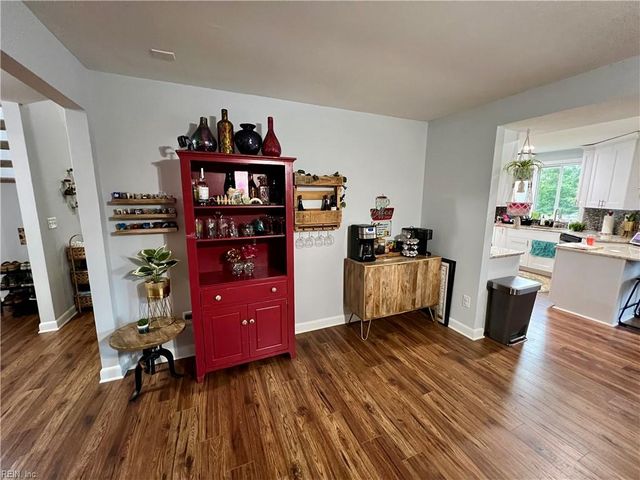 3325 Barberry LN, Virginia Beach, VA 23453