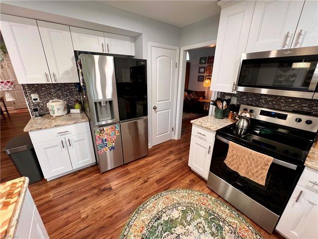 3325 Barberry LN, Virginia Beach, VA 23453