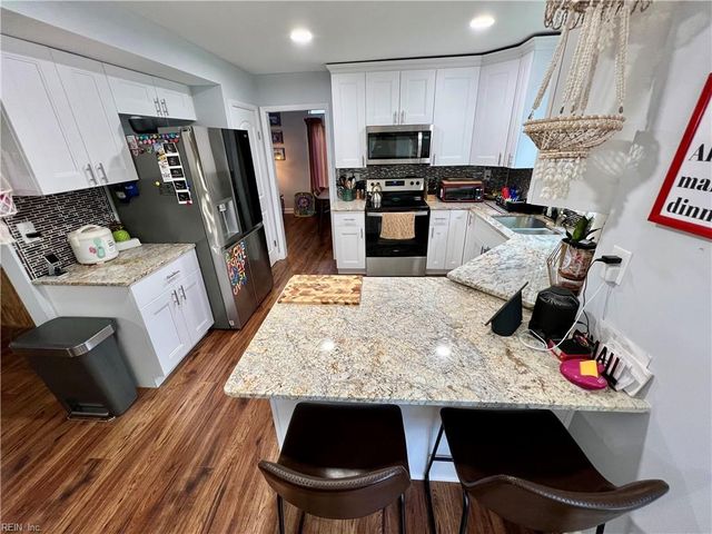 3325 Barberry LN, Virginia Beach, VA 23453