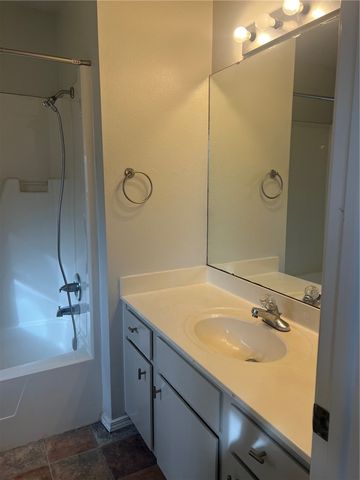 718 N Walnut Street B, Siloam Springs, AR 72761