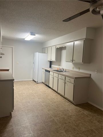 718 N Walnut Street B, Siloam Springs, AR 72761