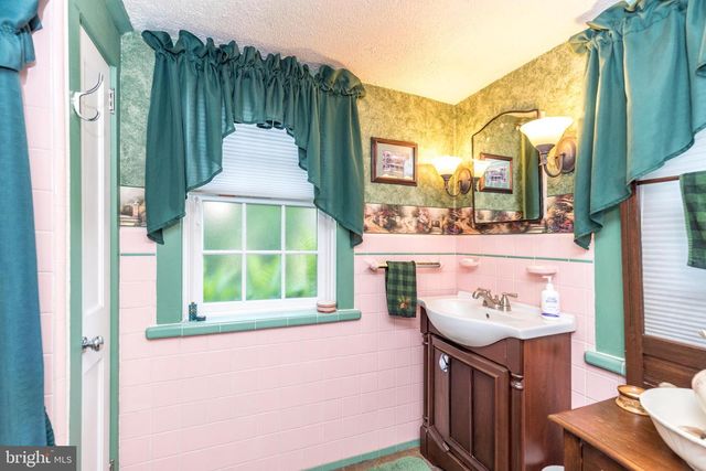 118 WAMBOLD RD, Green Lane, PA 18054