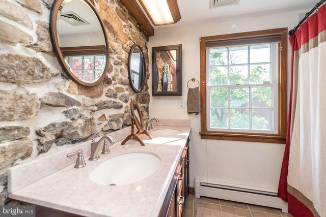 118 WAMBOLD RD, Green Lane, PA 18054