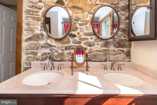 118 WAMBOLD RD, Green Lane, PA 18054