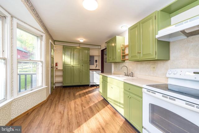 118 WAMBOLD RD, Green Lane, PA 18054