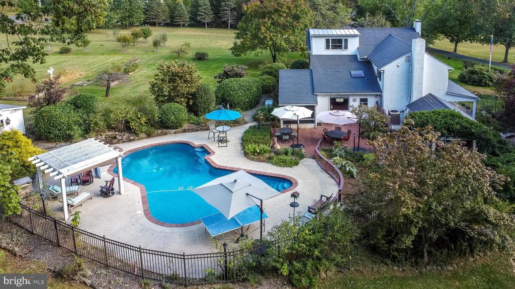 118 WAMBOLD RD, Green Lane, PA 18054