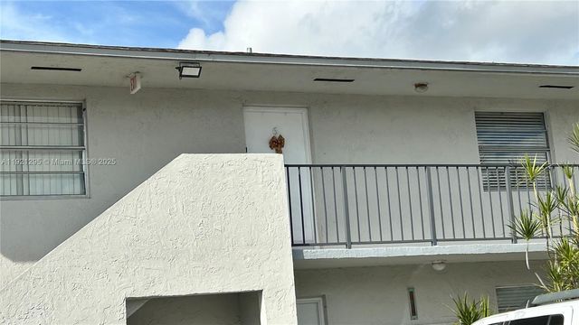 10745 SW 3rd St 6, Sweetwater, FL 33174