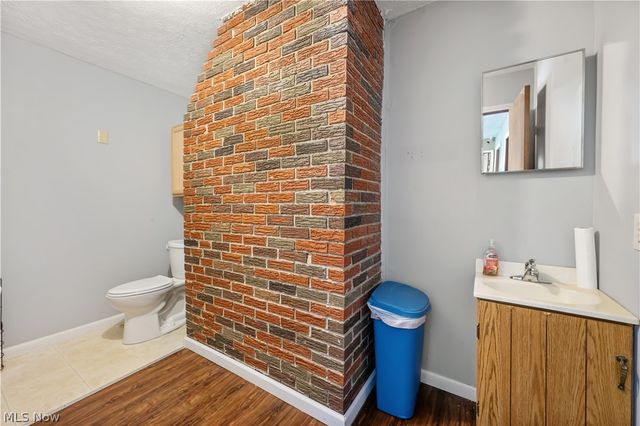 4001 S Cleveland Massillon Road, Barberton, OH 44203