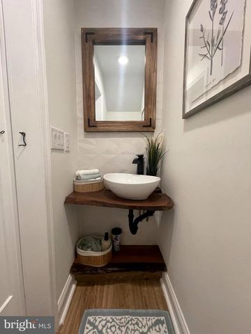 10712 WARWICK AVE, Fairfax, VA 22030