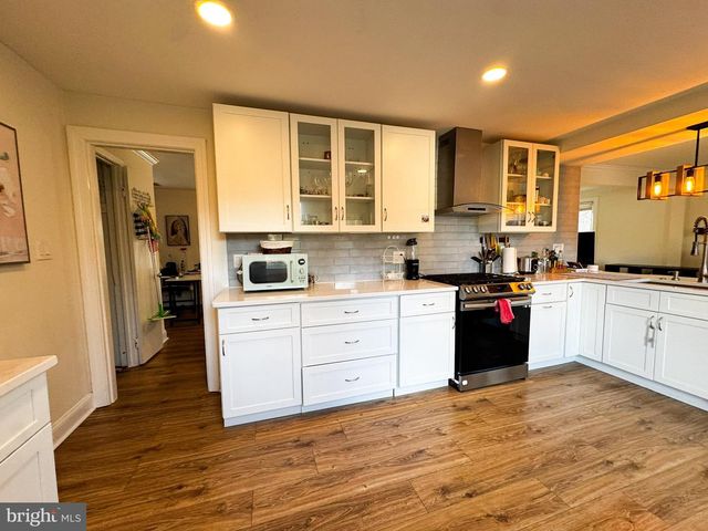 10712 WARWICK AVE, Fairfax, VA 22030