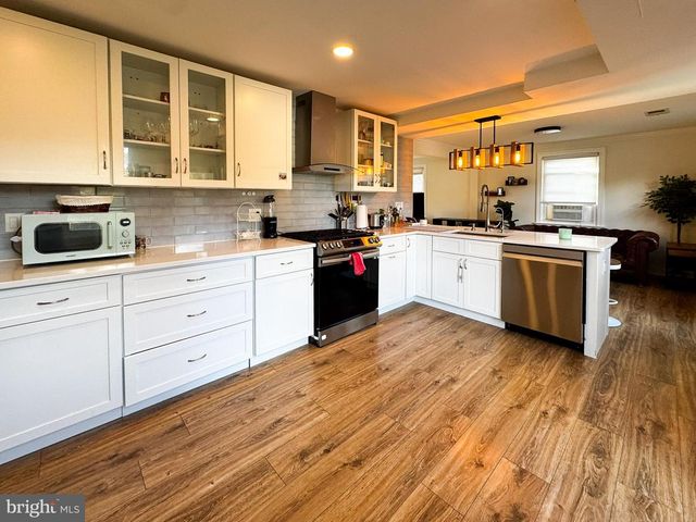 10712 WARWICK AVE, Fairfax, VA 22030