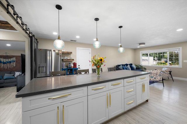 4243 Glenridge Dr, Carmichael, CA 95608