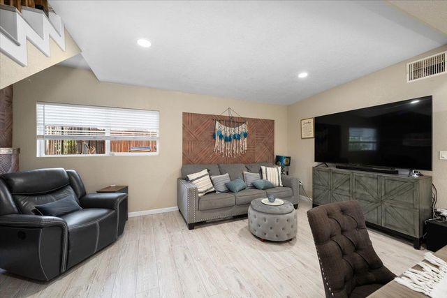 4243 Glenridge Dr, Carmichael, CA 95608