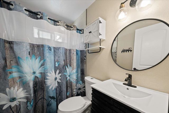 4243 Glenridge Dr, Carmichael, CA 95608