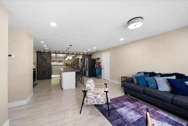 4243 Glenridge Dr, Carmichael, CA 95608