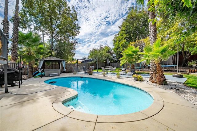 4243 Glenridge Dr, Carmichael, CA 95608