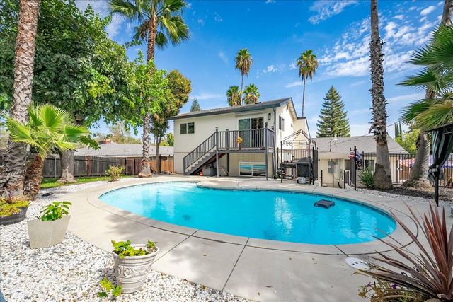 4243 Glenridge Dr, Carmichael, CA 95608