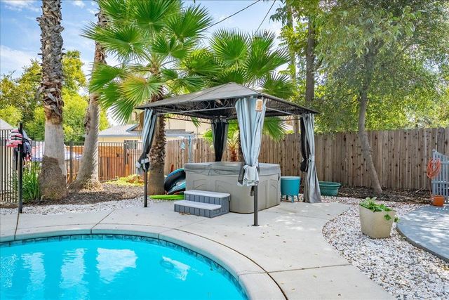 4243 Glenridge Dr, Carmichael, CA 95608