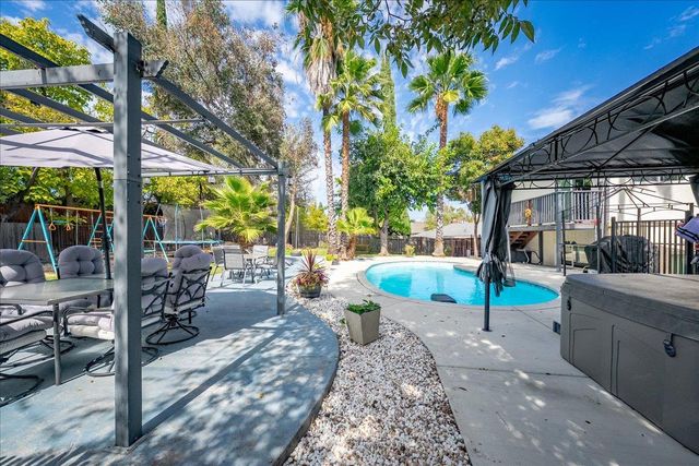 4243 Glenridge Dr, Carmichael, CA 95608
