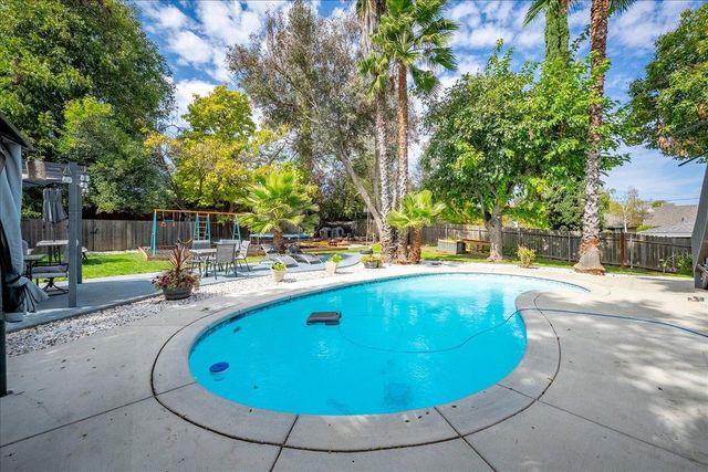 4243 Glenridge Dr, Carmichael, CA 95608